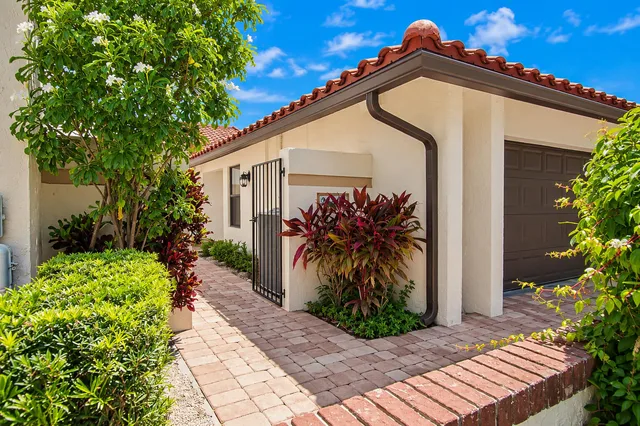Residence photo 3
