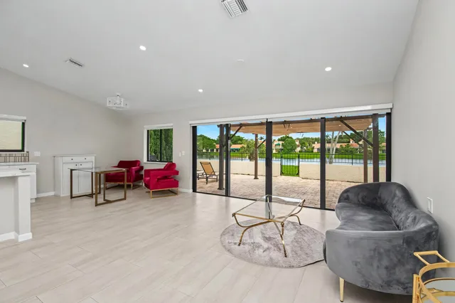 Residence photo 18