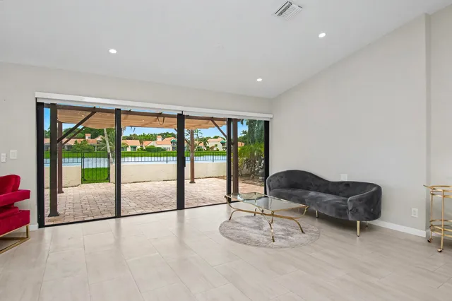 Residence photo 19