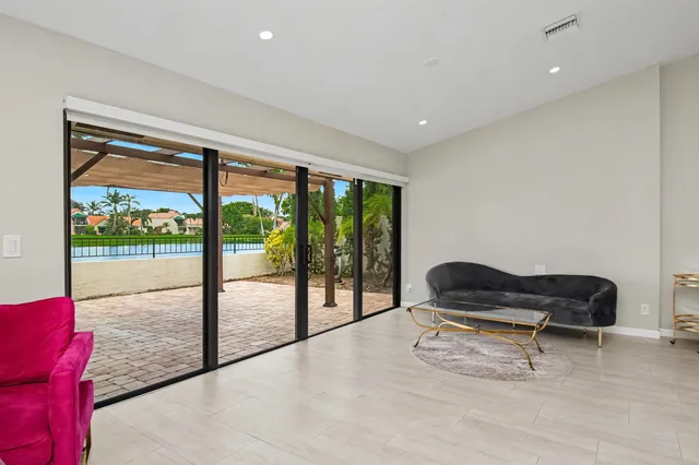 Residence photo 20