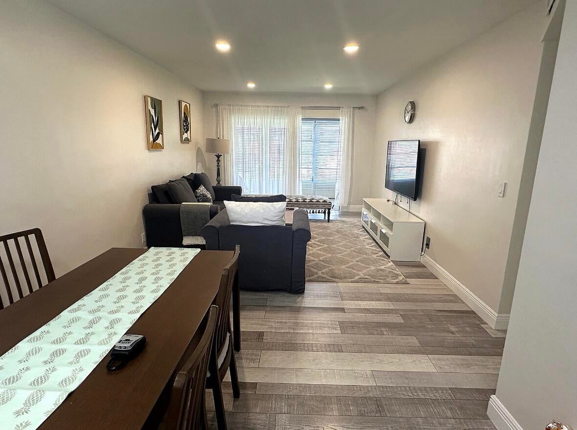 Unit 4100 photo 2