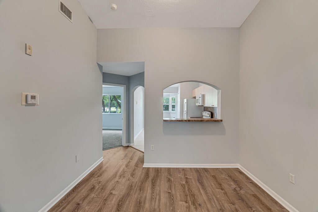Unit 204 photo 9