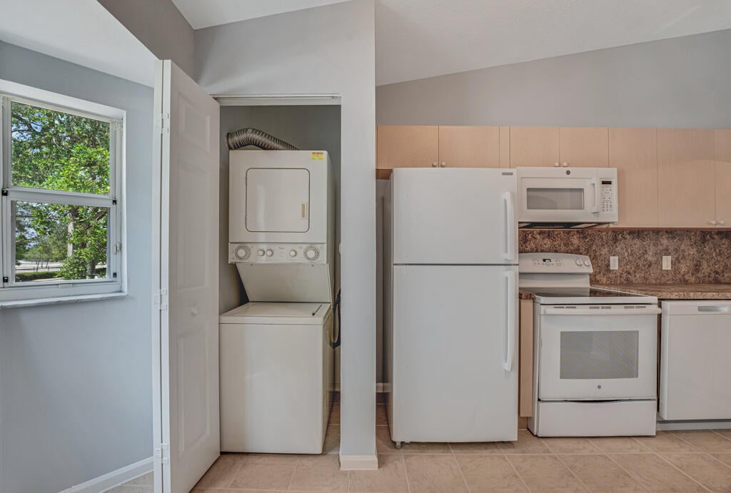 Unit 204 photo 13