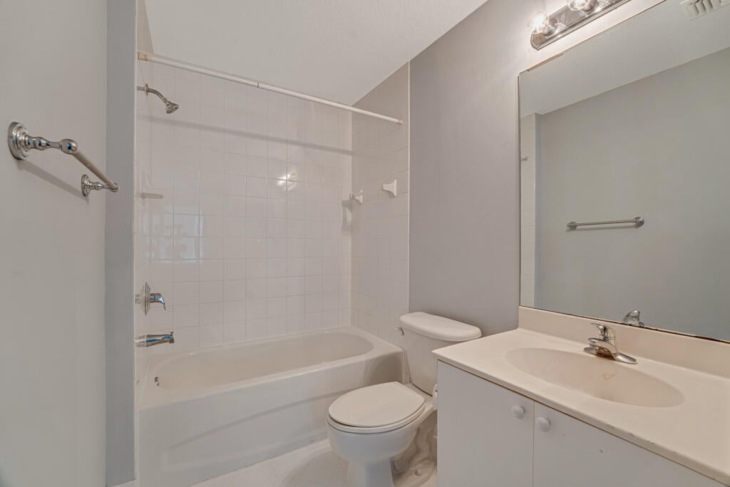 Unit 204 photo 17