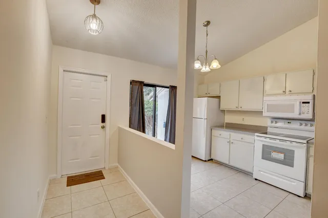 Residence photo 3