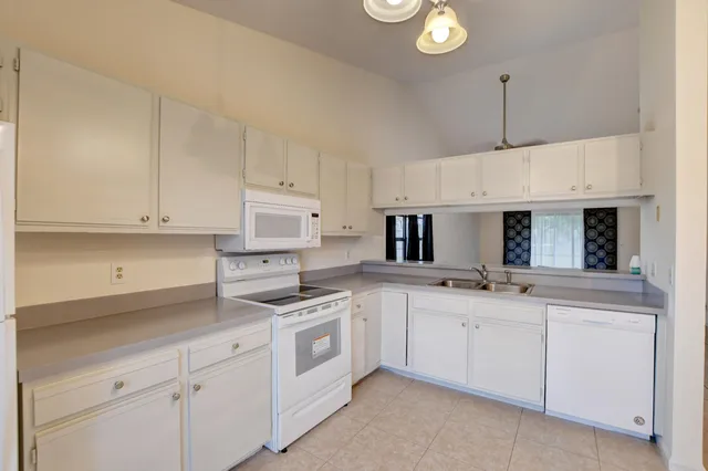 Residence photo 5