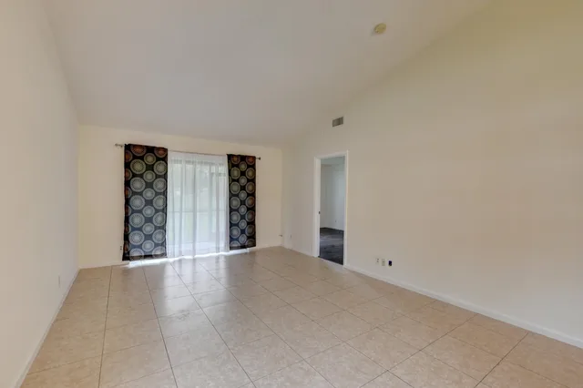 Residence photo 6