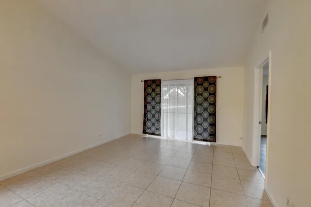 Residence photo 11