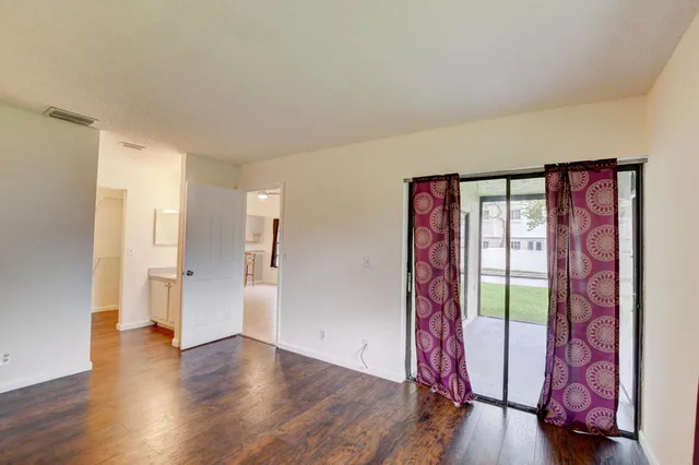 Residence photo 15