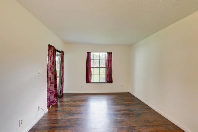Residence photo 16