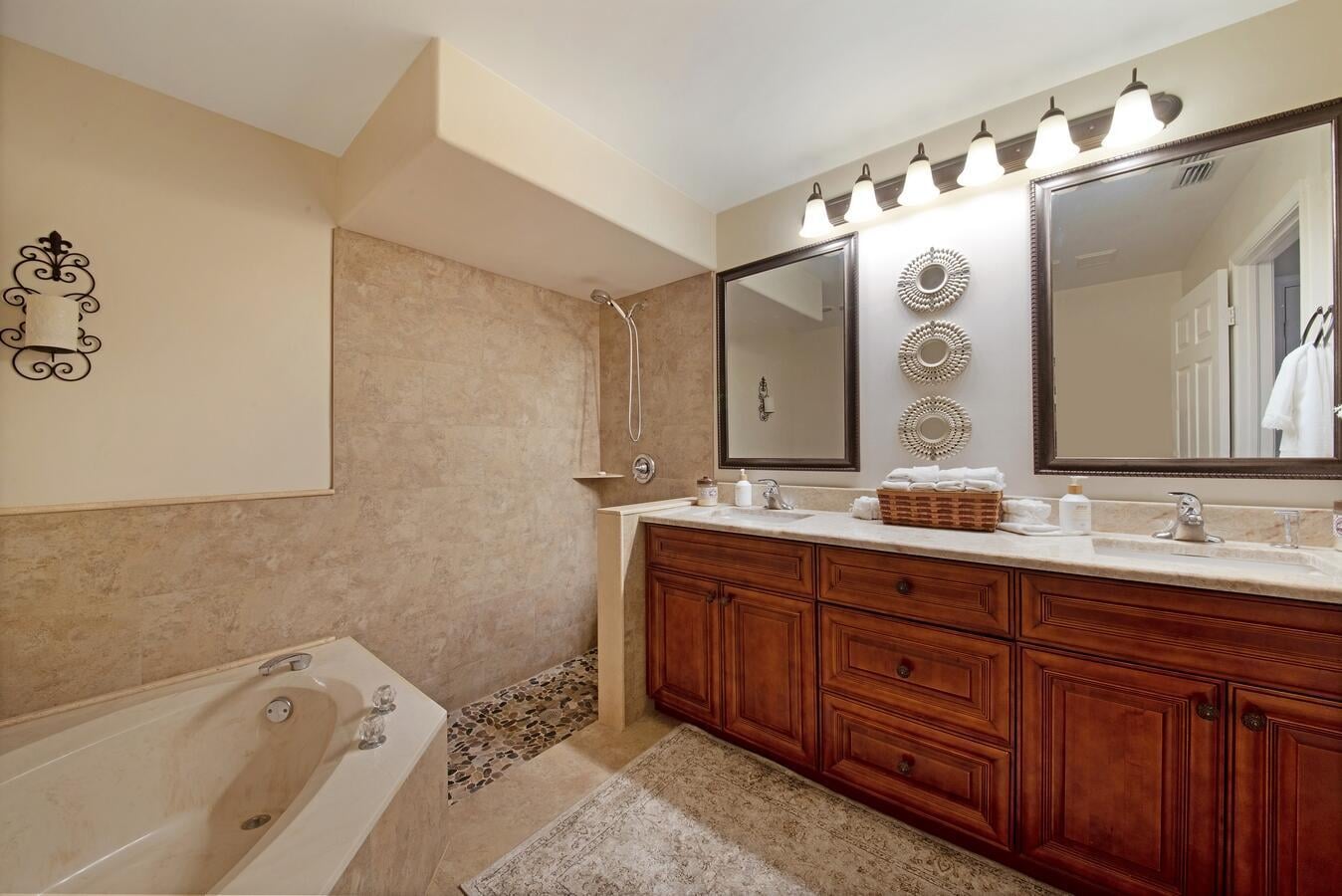 Residence photo 17