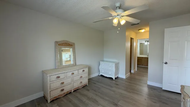 Unit 60 photo 16