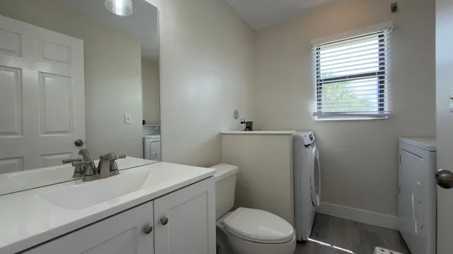 Unit 60 photo 24