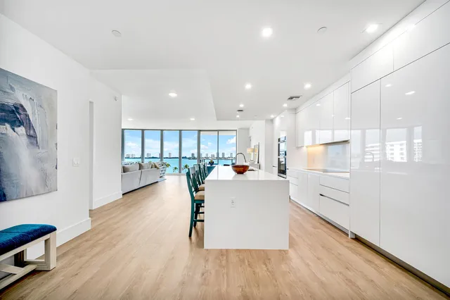 Nautilus 220 Unit 502 photo 8