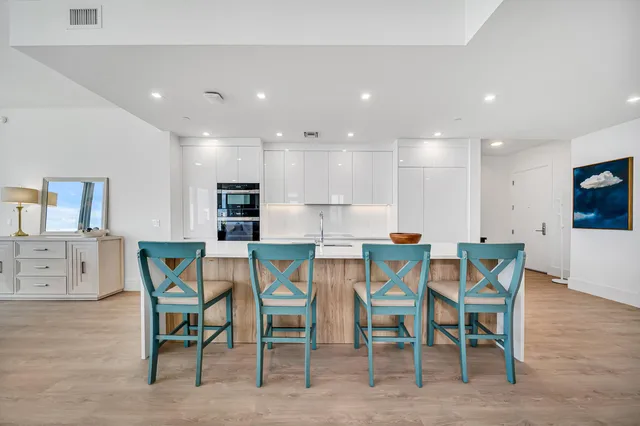 Nautilus 220 Unit 502 photo 11