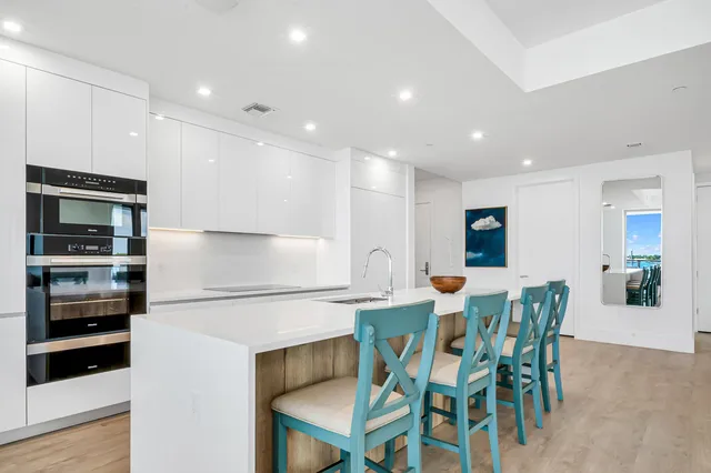 Nautilus 220 Unit 502 photo 12