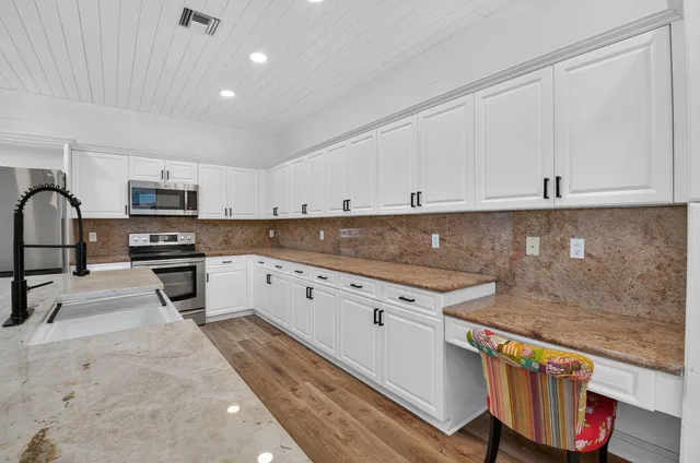 Residence photo 19