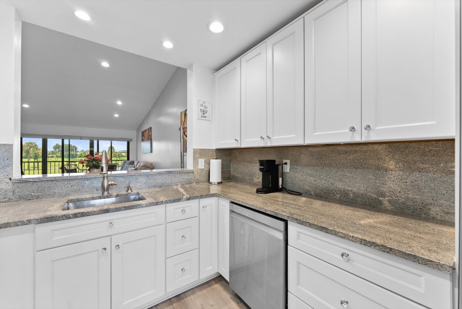 Unit 1825 photo 8