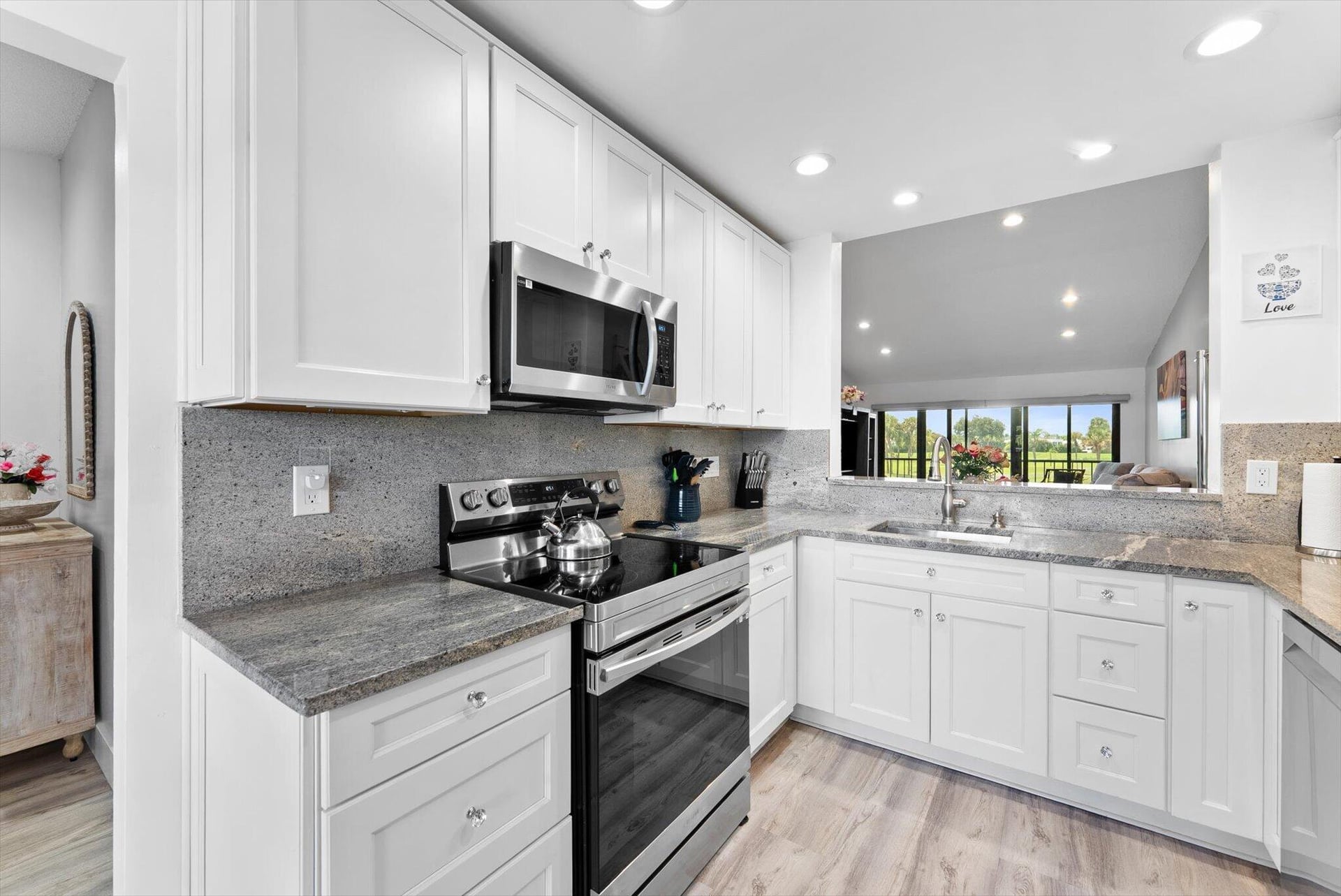 Unit 1825 photo 9