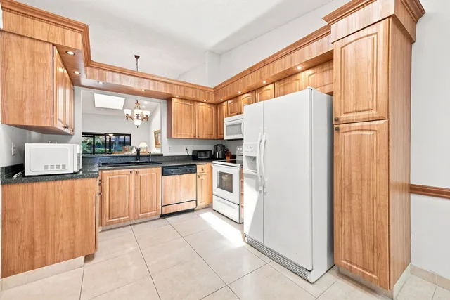  Residence photo 4