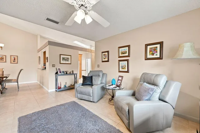  Residence photo 9