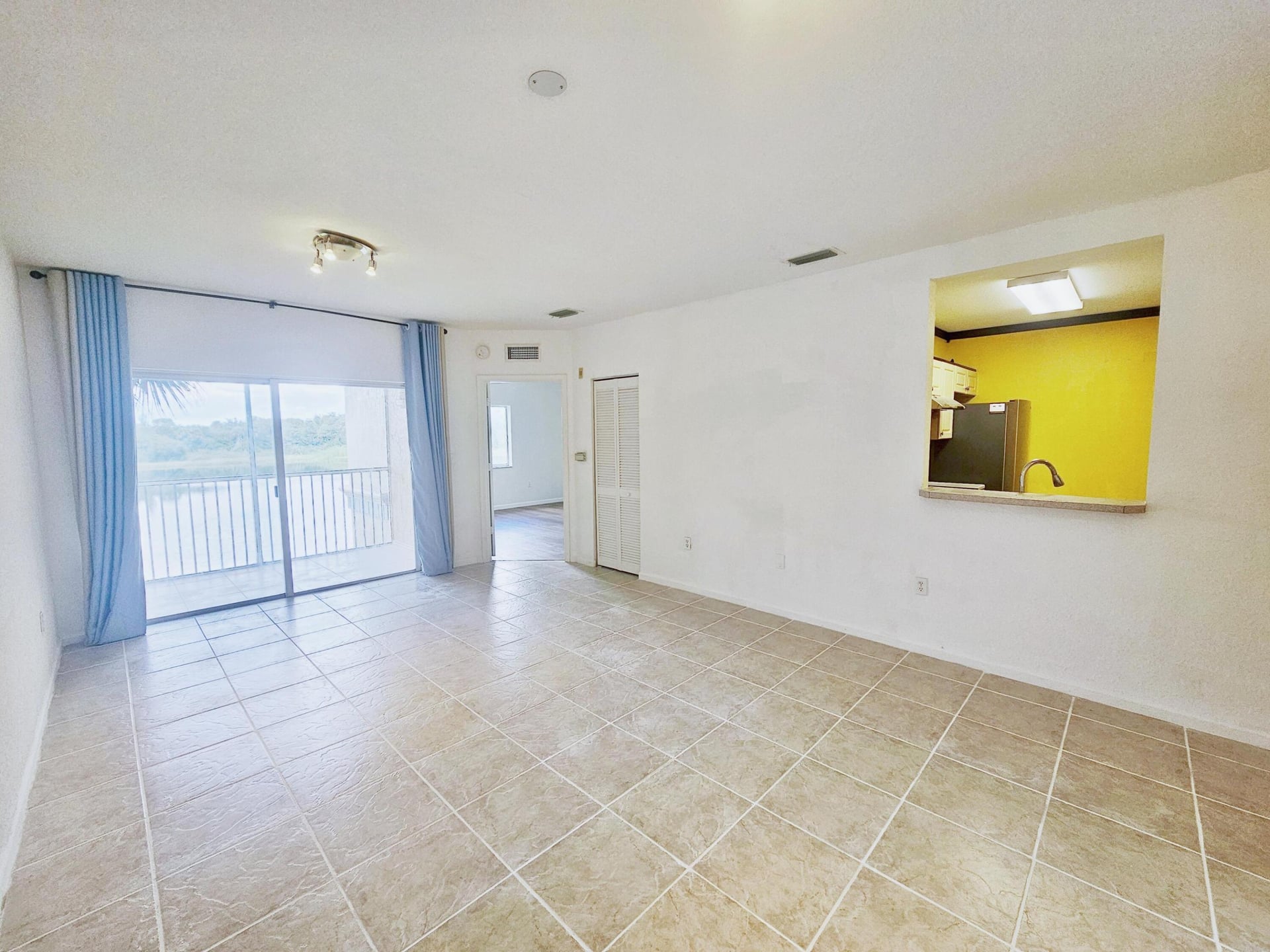 Unit 621 photo 3