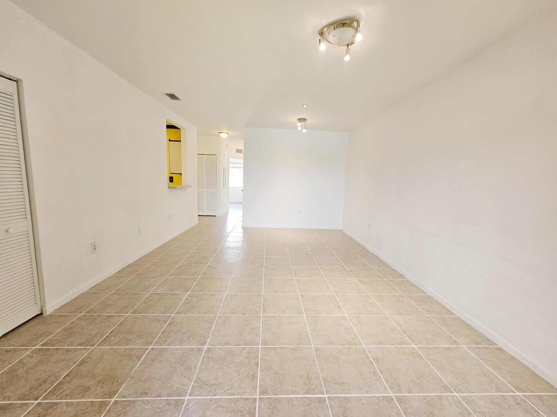 Unit 621 photo 4