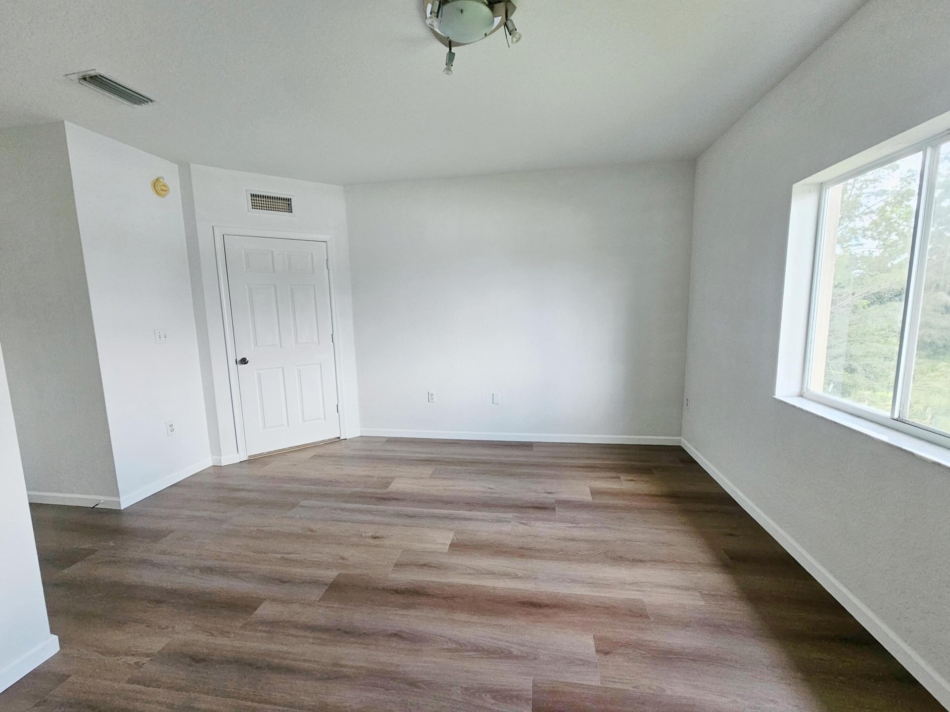Unit 621 photo 14