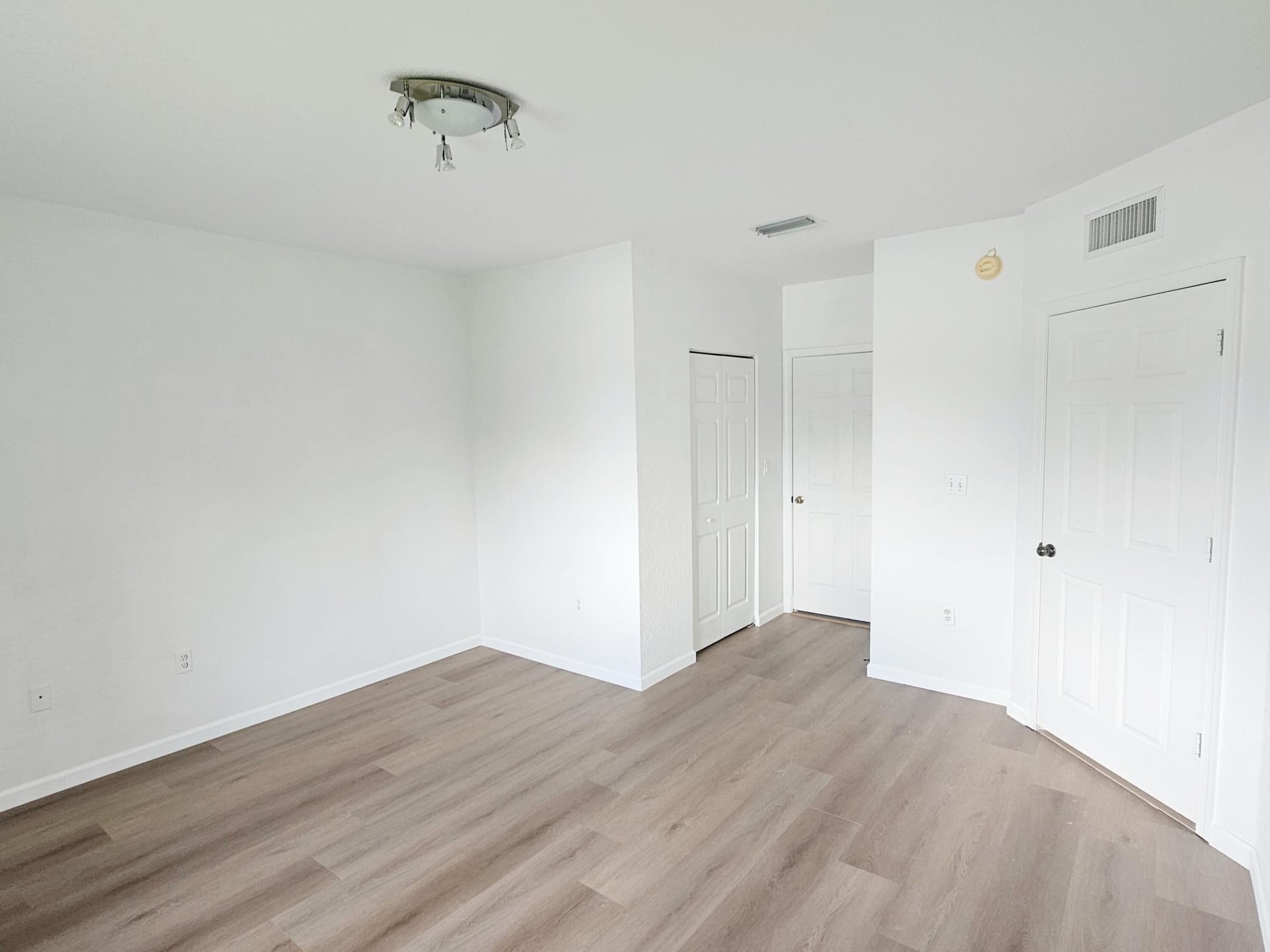 Unit 621 photo 15