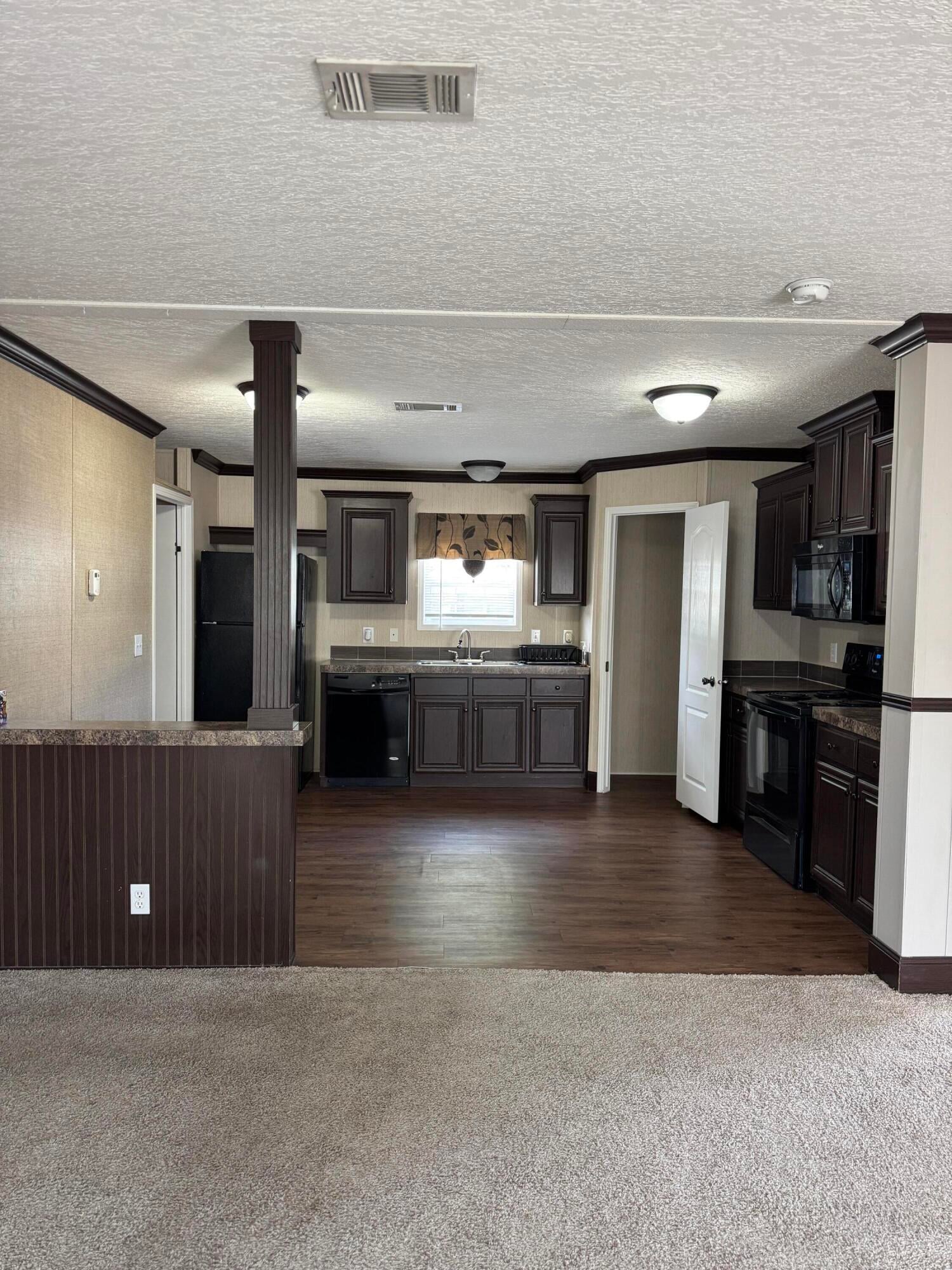 Unit 441 photo 4