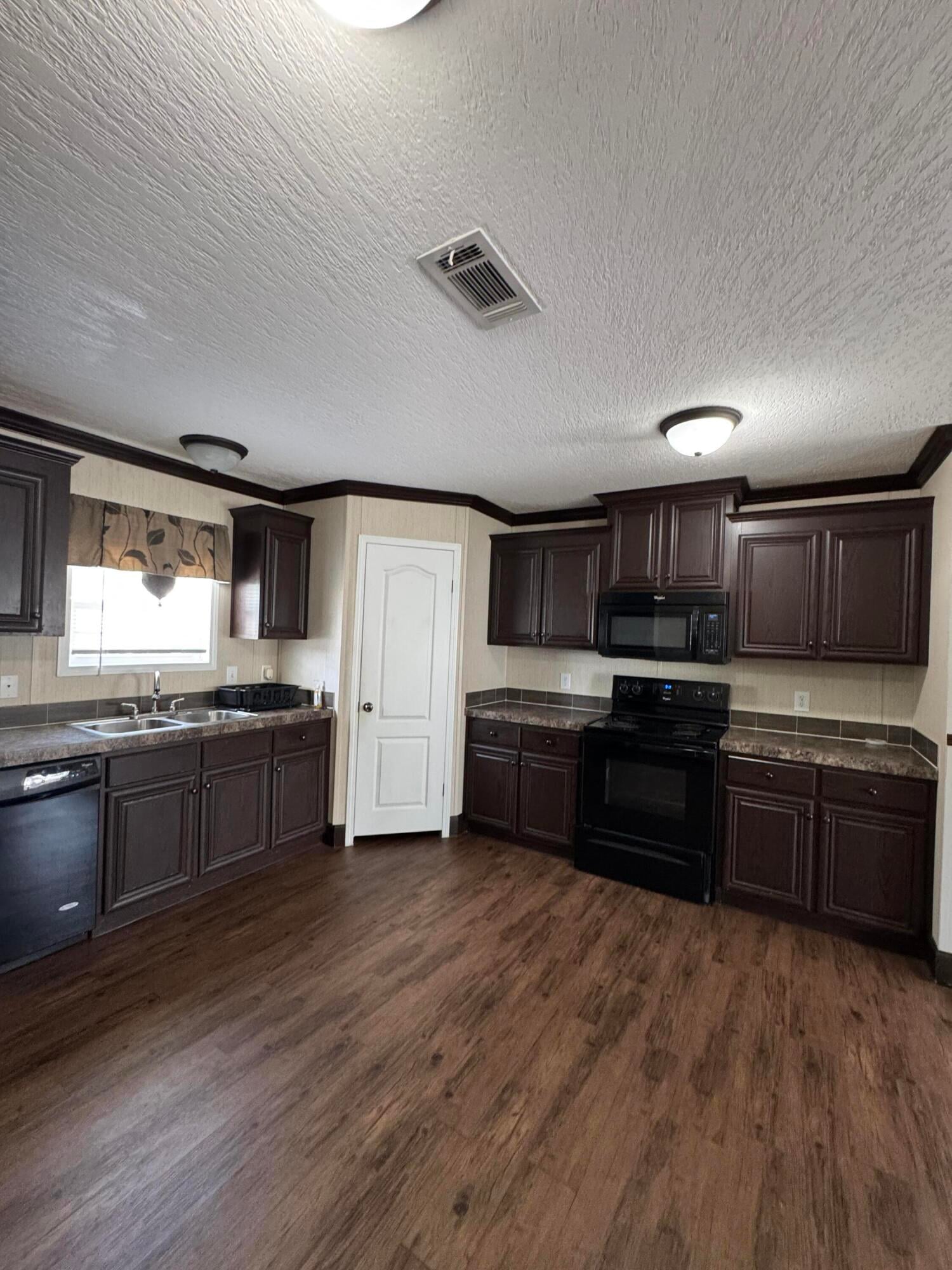 Unit 441 photo 5