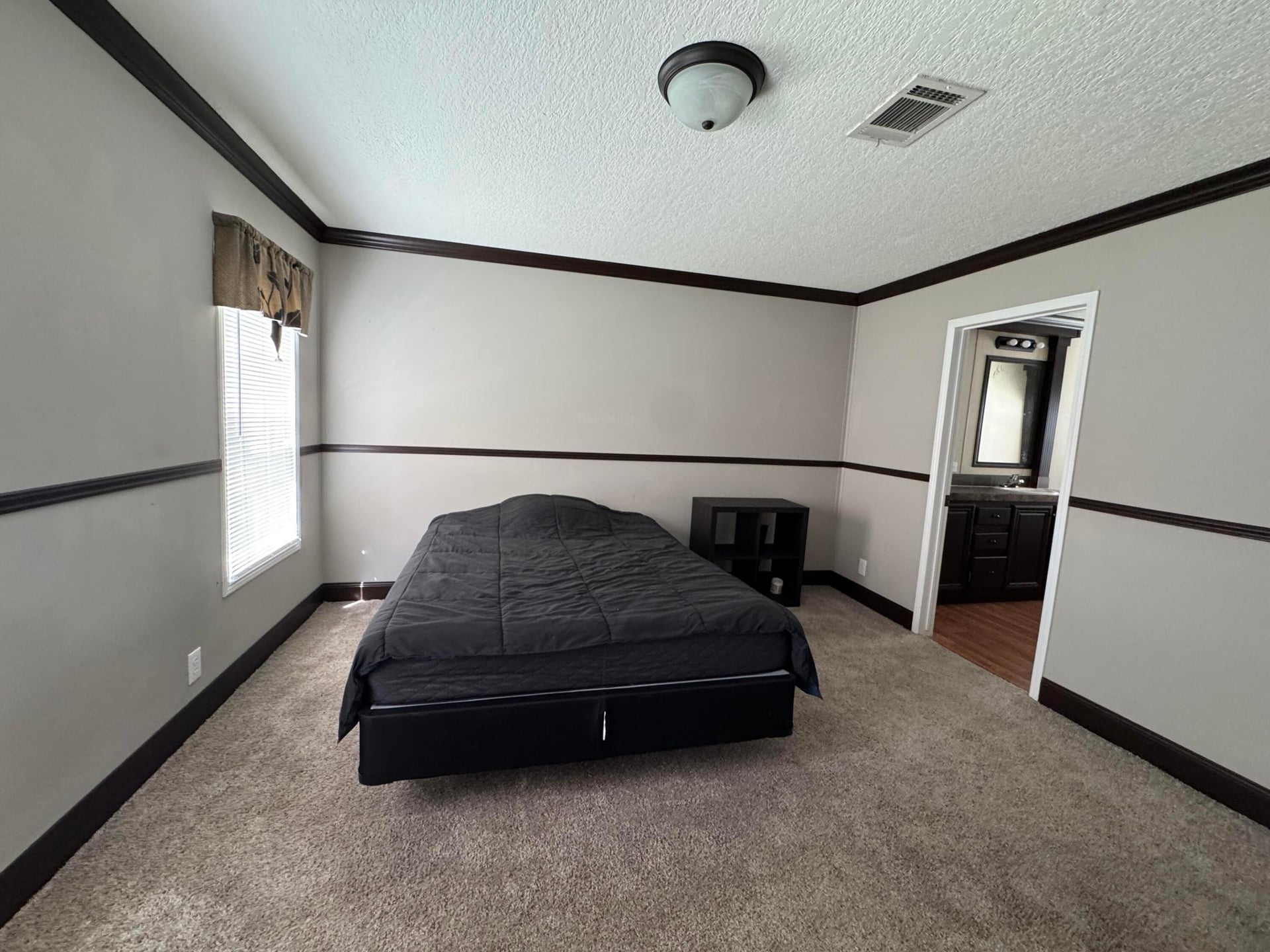Unit 441 photo 6