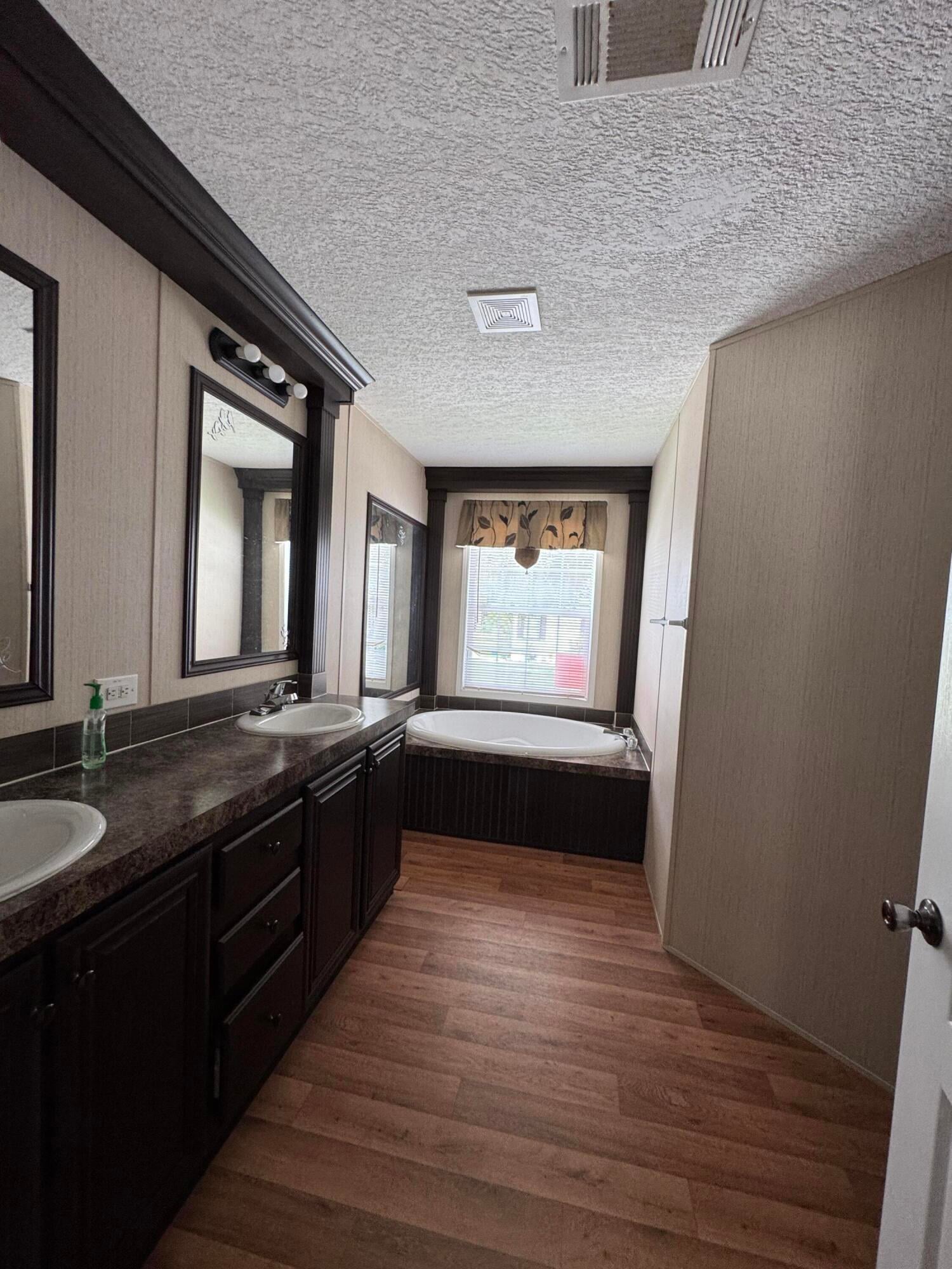 Unit 441 photo 7