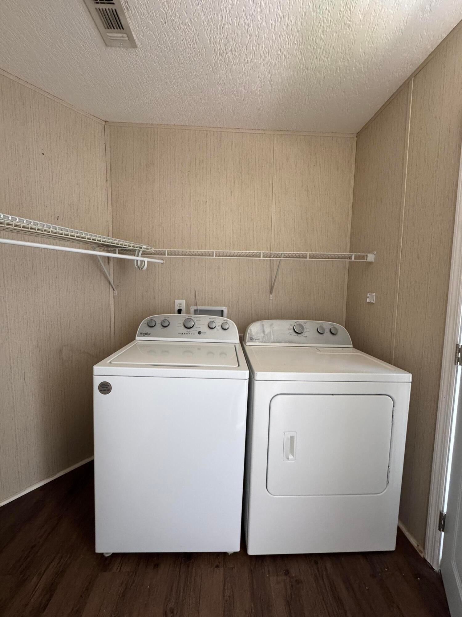 Unit 441 photo 10