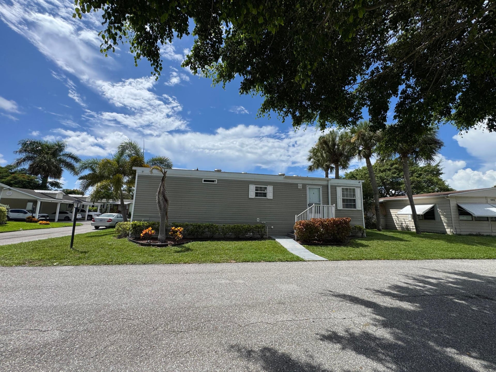 Unit 441 photo 11