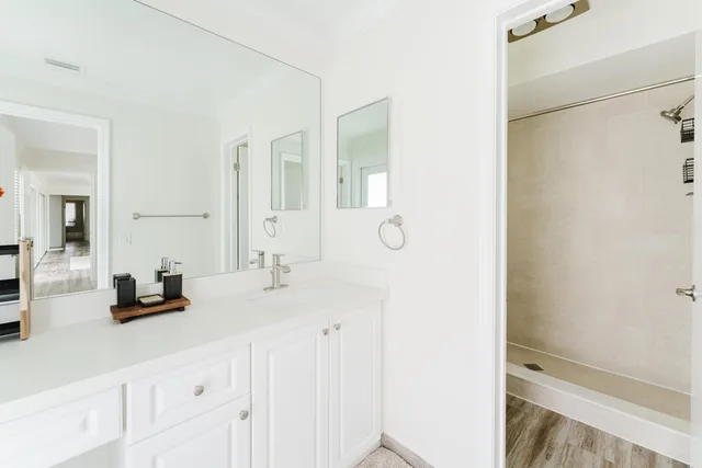 Unit 1424 photo 6