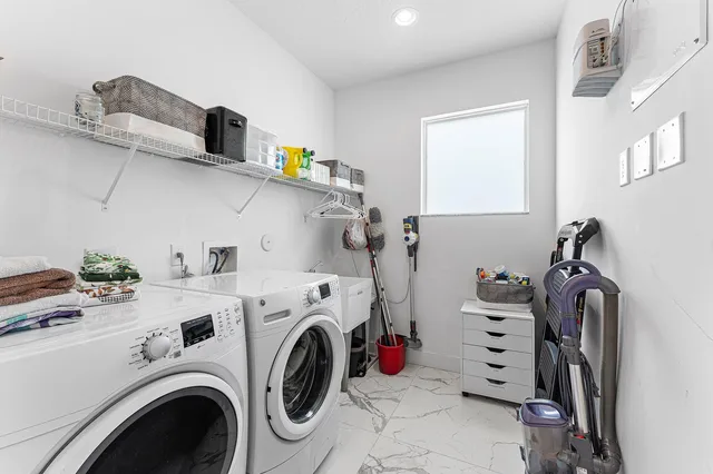 Residence photo 12