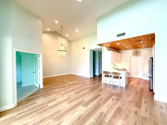 Residence photo 16