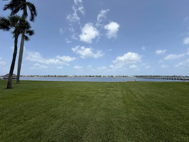 Residence photo 82