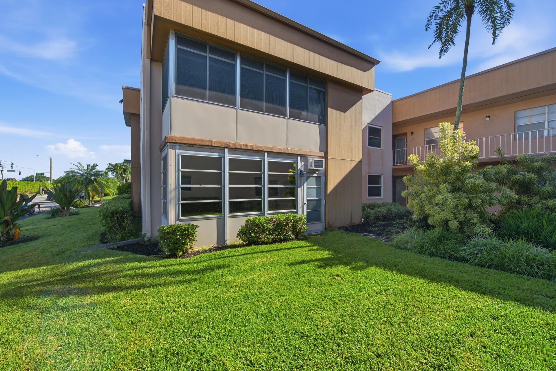 Residence photo 2