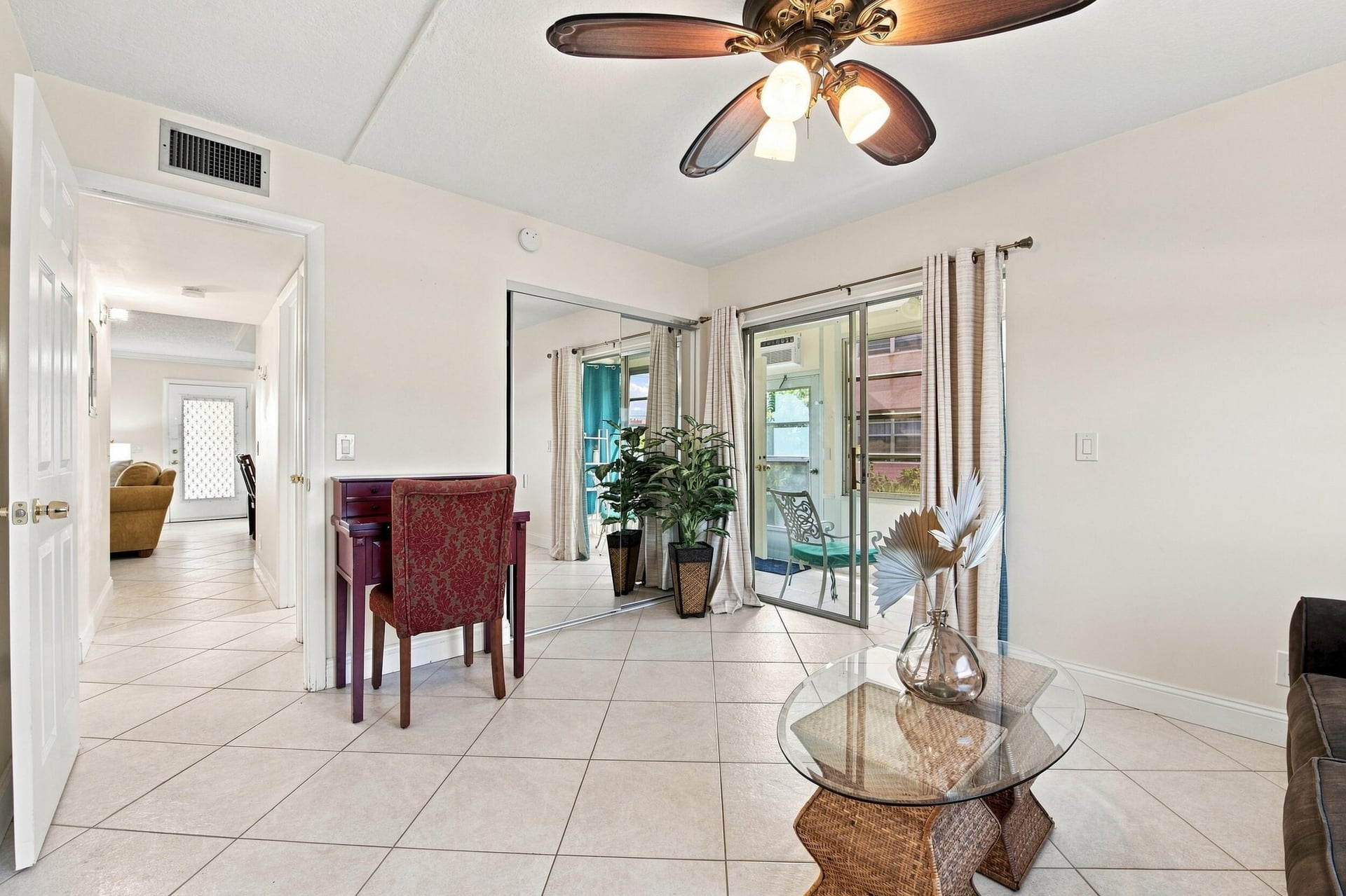 Residence photo 5
