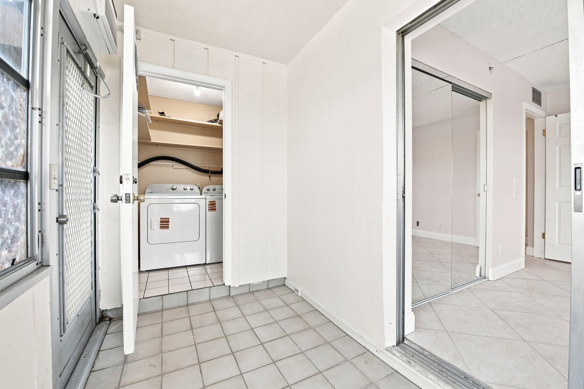 Residence photo 25