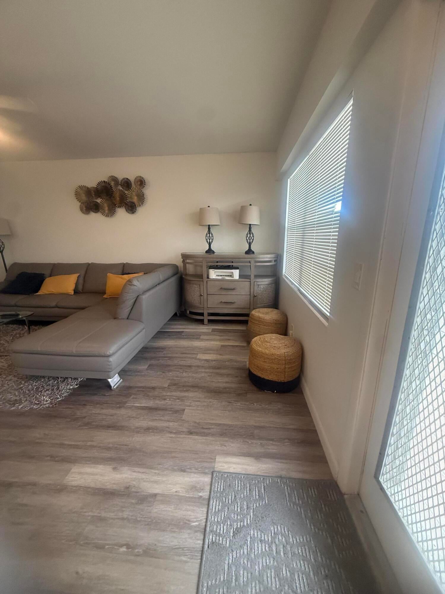Residence photo 5