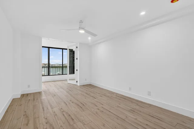  Unit 319 photo 11