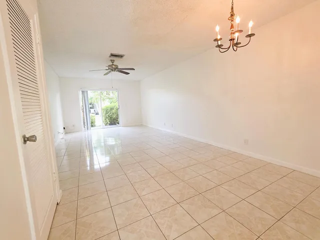  Residence photo 4