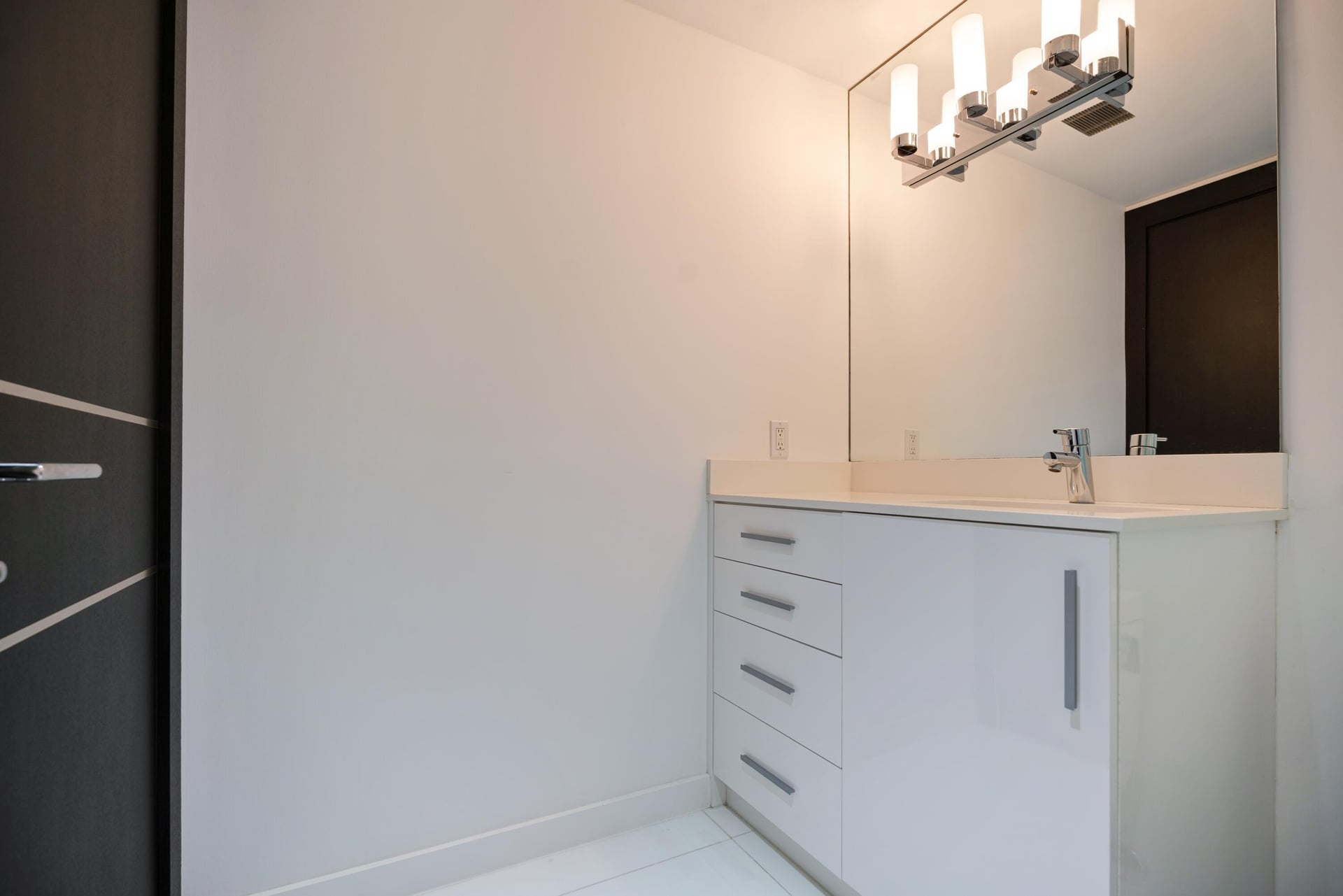 Unit 4-N photo 42