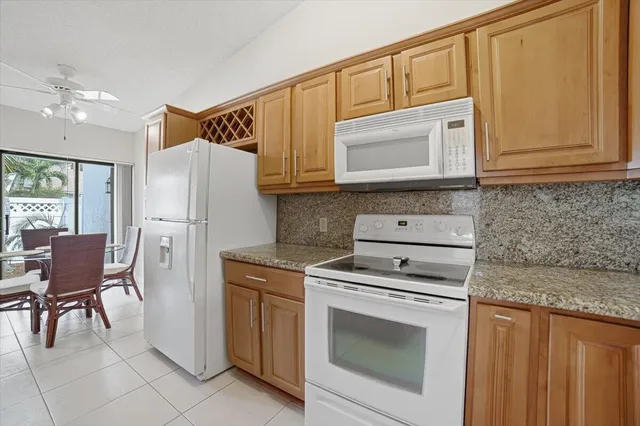  Unit 19 photo 9
