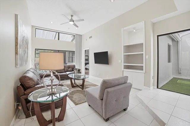  Unit 19 photo 12