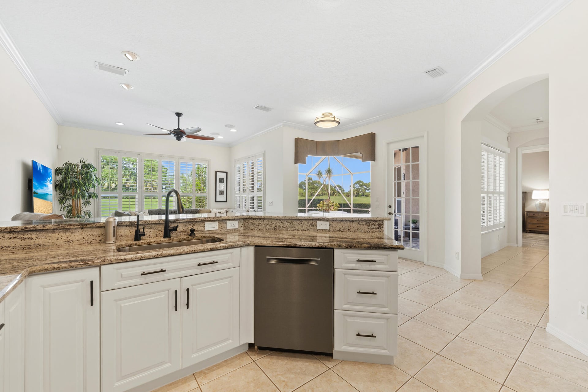 Monarch Country Club Residence photo 14