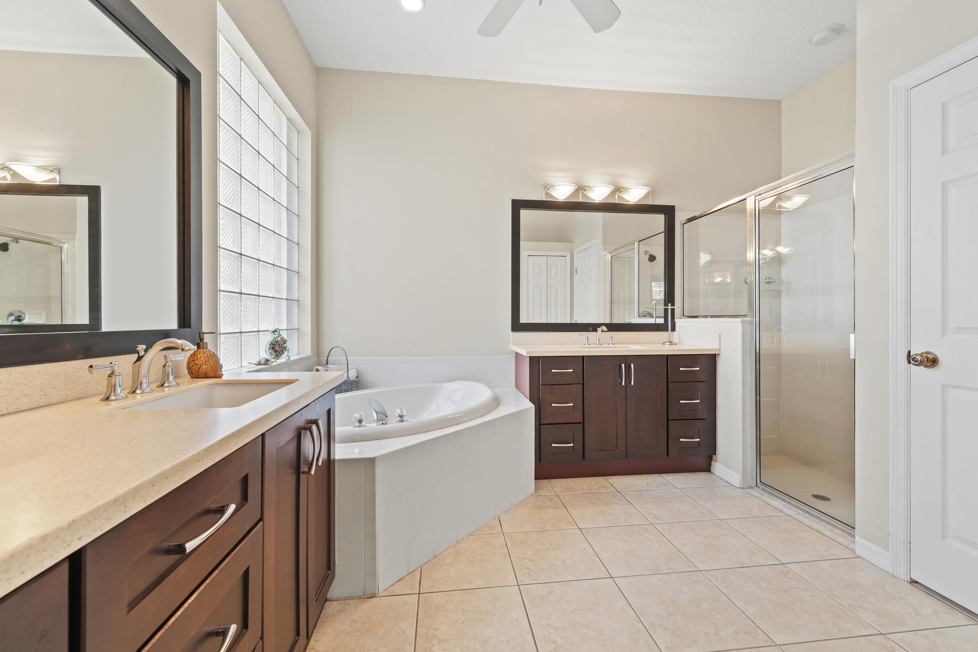Monarch Country Club Residence photo 20